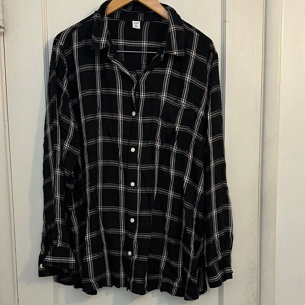 Old Navy Black and White Plaid Women's Button Down Shirt - Picture 1 of 5